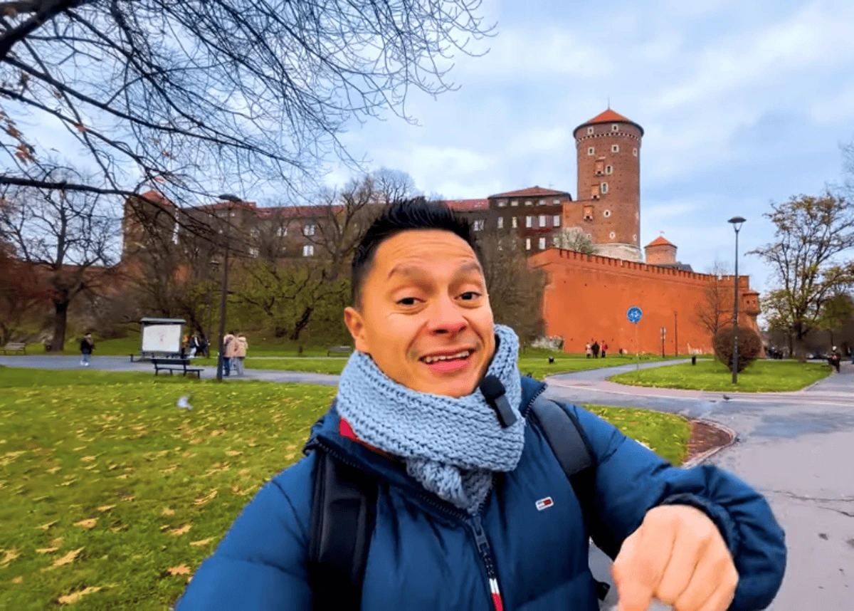 Guía local en el Castillo de Wawel durante el itinerario de 1 día en Cracovia
