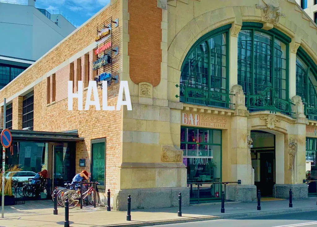Mercado gastronómico moderno con puestos de comida internacional