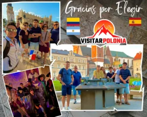 Grupo multicultural durante recorrido por el casco antiguo de Cracovia el 10 de agosto de 2026