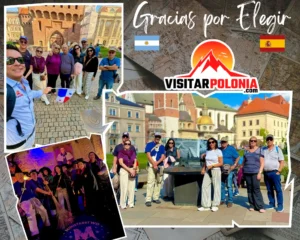 Grupo de viajeros en el casco histórico de Cracovia durante un tour guiado en español