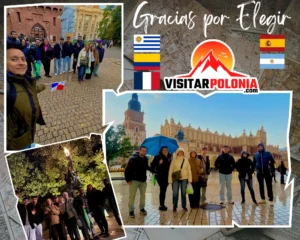 Grupo de viajeros con paraguas de Argentina, Uruguay, Espana, Colombia y Francia en Cracovia la tarde del 12 de octubre de 2026